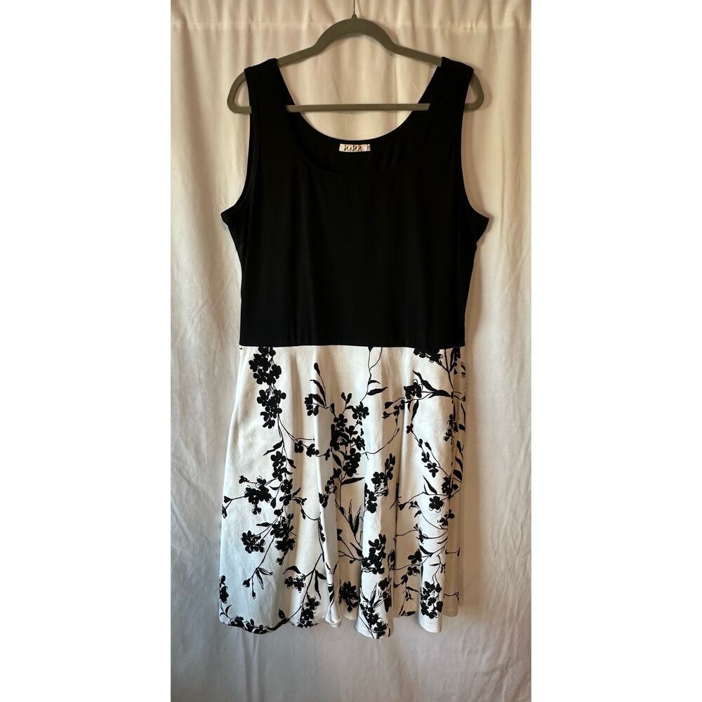 Pretty Womens A-line Dress By Kira Black And White XXXL